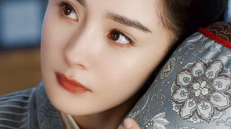 救命！杨紫给杨幂弄裙摆这波是真姐妹吧我直接嗑死
