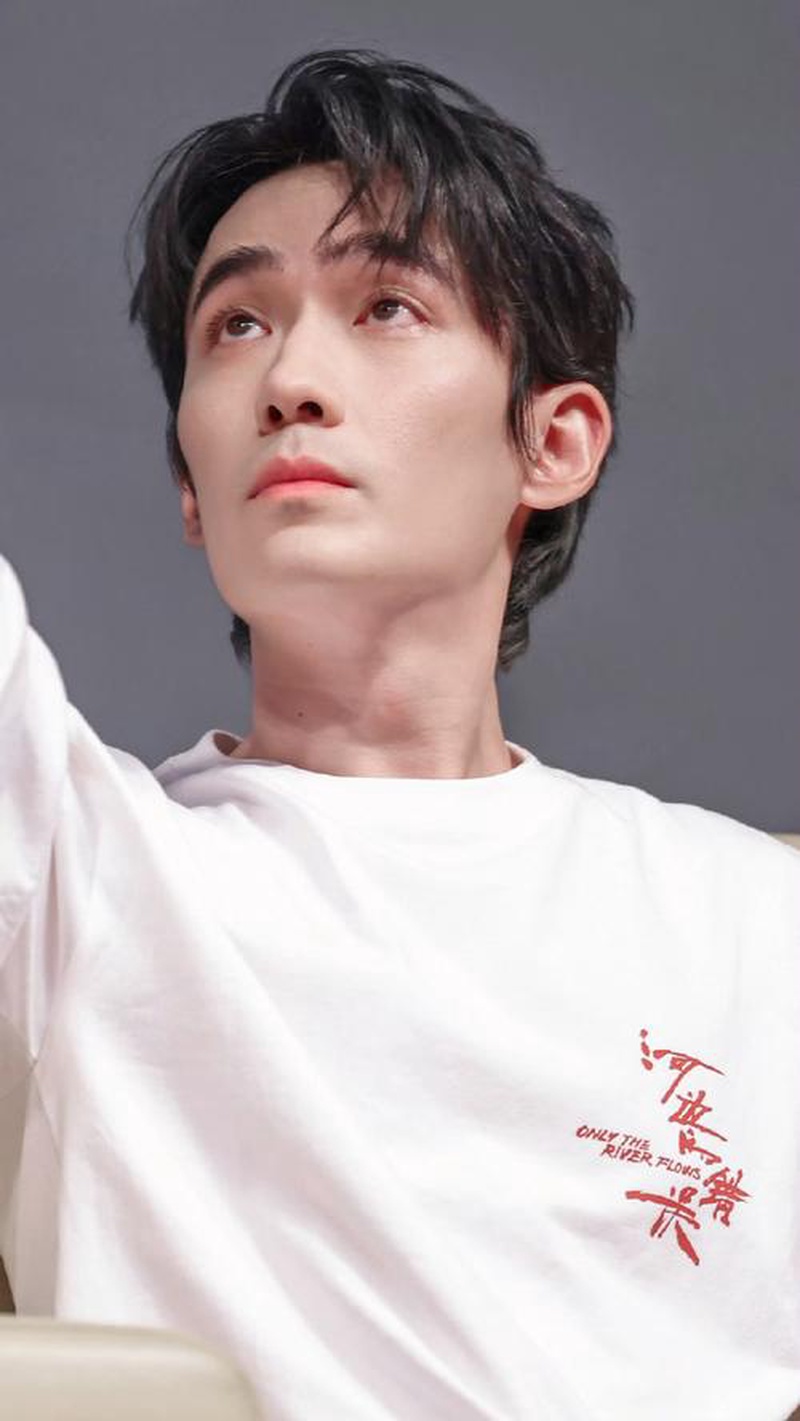 离谱！连续两年导演协会提名？朱一龙这男的有点东西啊说实话