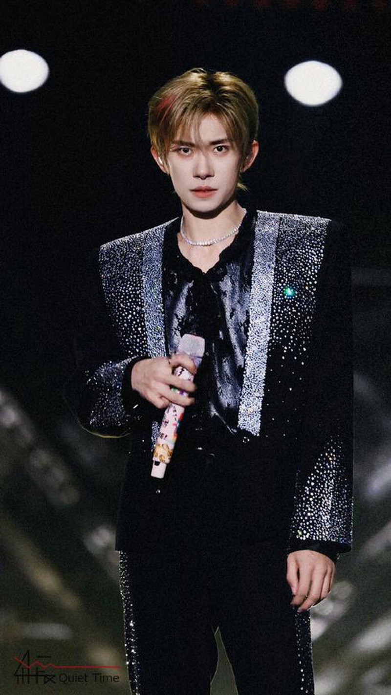 卧槽易烊千玺居然被导演协会提名了这转型也太绝了8！