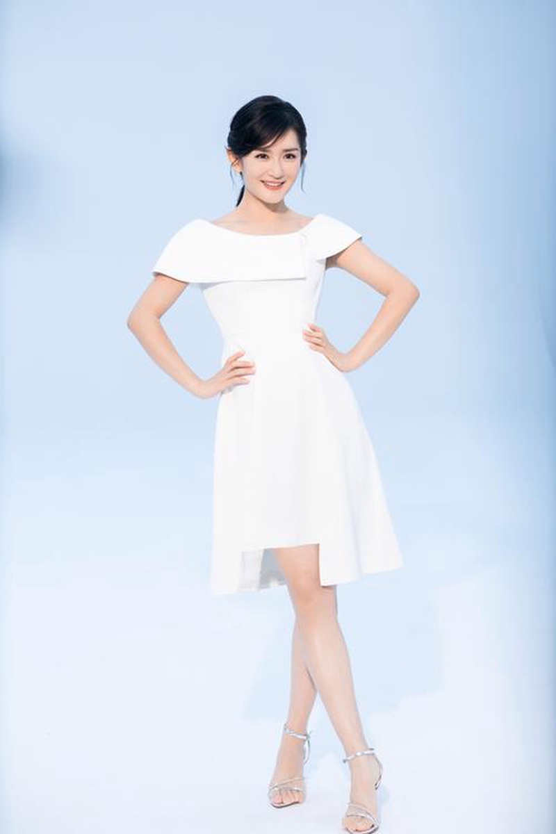 泪目！谢娜演唱会C位竟然是何炅专属，全程低调守候简直不要太好嗑！